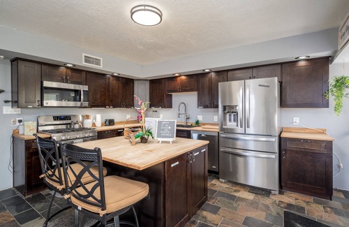 Clarkdale House | Centrally located, spacious home with private en suite, man cave and views!
