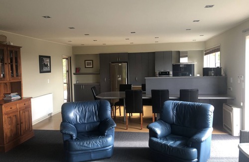 Alexandra Cabin | Centrally located to all Central Otago Attractions