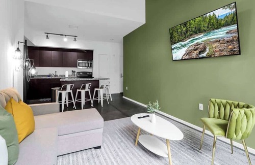 Evans Churchill Apartment | Centric 4BR In HEART of DTPHX Pool+Free Parking