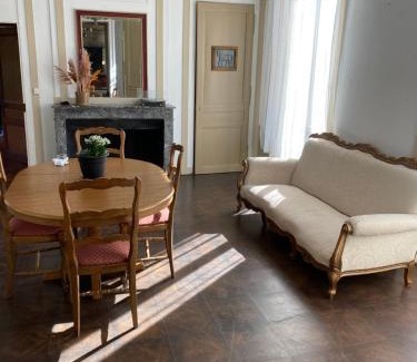 Saint-Cyr-en-Pail House | Château de la Robinière 2 a 20 personnes