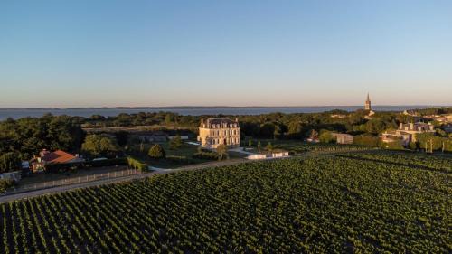 Saint-Christoly-Medoc Villa | Château Leboscq, Médoc