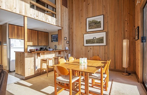 Black Butte Ranch House | CH059 | REDUCED RATES THRU 2025 - Pet friendly with Lake & Mountain views!