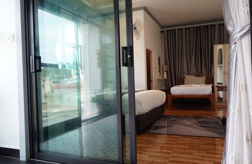 Sichon Hotel | Chaiyai River Front Hotel