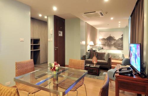 Phra Borom Maha Ratchawang Hotel | Chakrabongse Villas