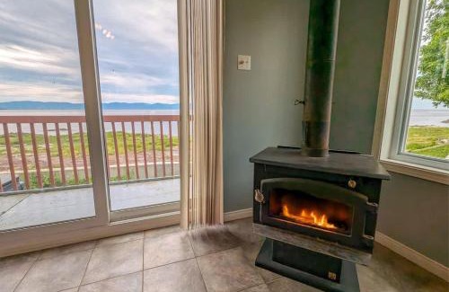 Cap-Saint-Ignace Ski Chalet | Chalet #13 Waterfront with Spa Fireplace Wifi & AC