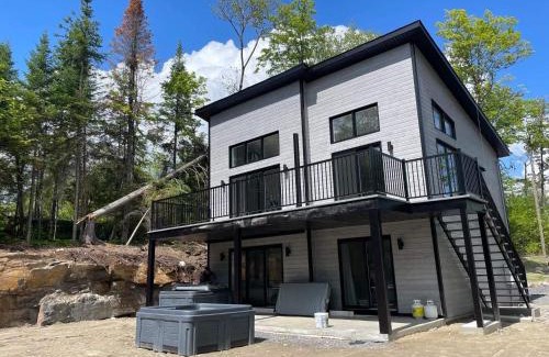 Chertsey Ski Chalet | Chalet Aurore, Nature Escape, Spa and Relaxation