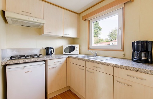 Leuken Ski Chalet | Chalet by Leukermeer with Terrace