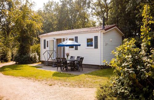 Leuken Ski Chalet | Chalet by the Water in Leukermeer