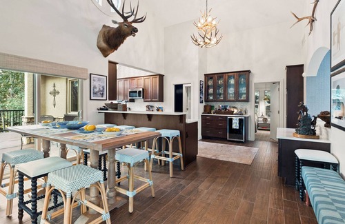 Edwards House | Chalet Contessa - Events and Long Term Stays Welcome!
