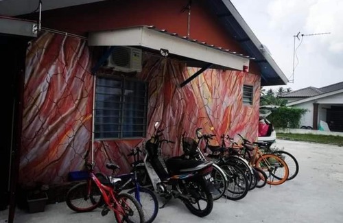 Sabak Bernam District Ski Chalet | Chalet D'sawah private pool