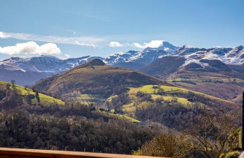 Arrodets-ez-Angles Ski Chalet | Chalet dans les Hautes- Pyrénées entre Lourdes et Bagnères Calme et Vue magnifique