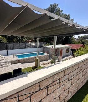 Chiva Villa | Chalet de lujo para 8 con piscina y barbacoa