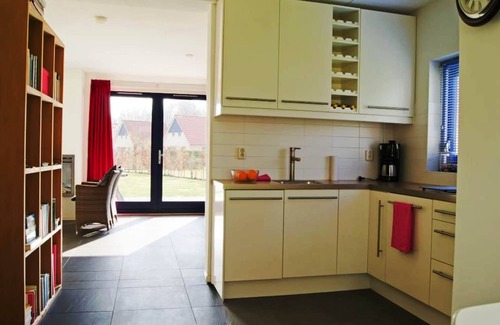 Suameer Villa | Chalet in Bergumermeer by the Marina