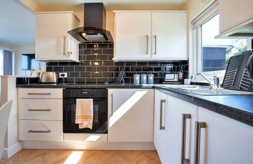 Bont Newydd Ski Chalet | Chalet in Snowdonia with Pool & Fishing Lake