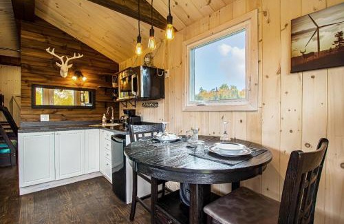 Notre-Dame-Auxiliatrice-de-Buckland House | Chalet le Coyote Lac, Micro Ferme, Sentier Du Domaine, Vue Sur Les Monts, Idéal 2 4 Personnes