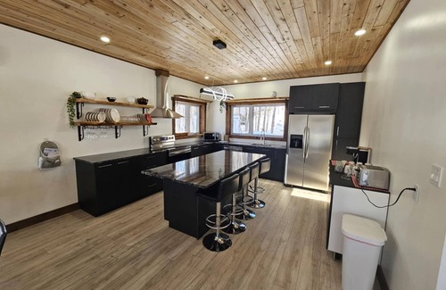 Lamarche House | Chalet le Maikan - Intimate refuge with spa, private beach and nature escape