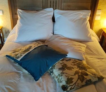 La Genevraie Bed & Breakfast | Chambre d'Hôtes La Ferme du Pré-Martin