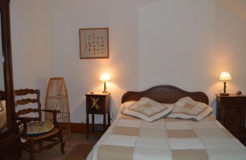Montchevrier Bed & Breakfast | Chambres confortables et jardin ombragé dans une ferme du XIXème siècle près de Châteauroux - FR-1-591-699