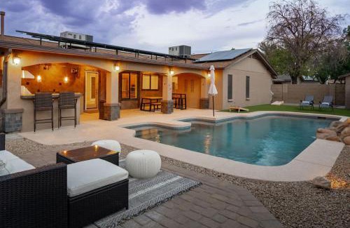 Deer Valley House | Champions Oasis Home - Near the Stadui2007m withPool & Grill