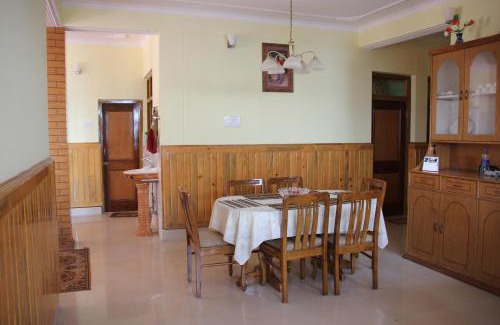 Pauri Bed & Breakfast | Chandruma Cottage