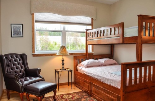 North River Bridge Hotel | Chanterelle Inn & Cottages featuring Restaurant 100 KM