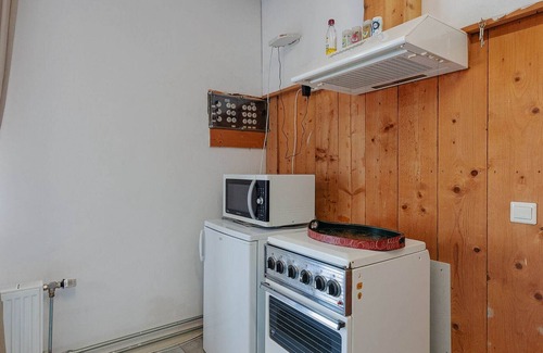 Burum Apartment | Characteristic headlong hull farm with thatched cover