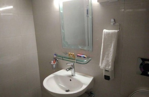 Lansdowne Hotel | Charekh Food & Forest Resort