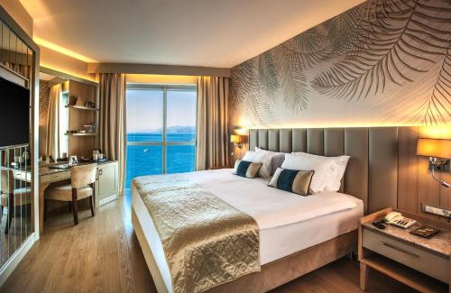 Kusadasi City Centre Hotel | Charisma De Luxe Hotel