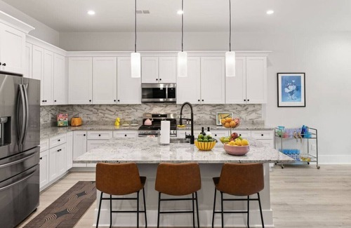 Cordesville Apartment | Charleston-themed House for 10!