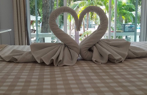 Ko Sichang Hotel | Charlie's Bungalow