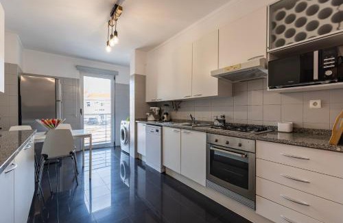 Lumiar Apartment | Charm 3BDR Apartment W/Balcony by LovelyStay