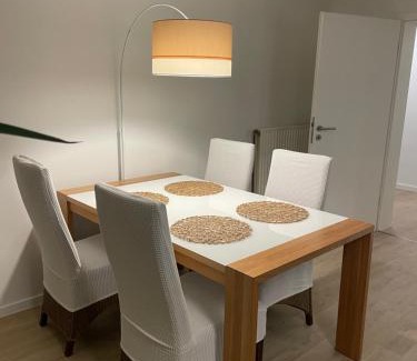 Wiehl Apartment | Charmante Doppelhaushälfte mit geräumiger Wohnung und Sonnenterrasse in Wiehl