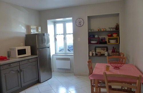 Louchy-Montfand Cottage | "Charmante maison rénovée avec jardin et wifi, idéale pour le télétravail près de Vichy"