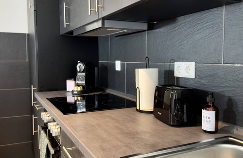 Kaarst Apartment | Charmantes Apartment mit Privatem Parkplatz