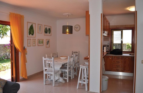 Arenas del Mar House | Charming house with mature gardens & self contained roof studio with sea views