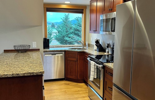 Brewster Apartment | Charming 1-bedroom apartment with view of Columbia River, WiFi & AC in Brewster.