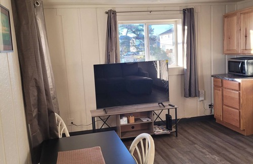Bunker Hill Apartment | Charming 1-bedroom apartment in lovely Coos Bay. Wi-Fi included!