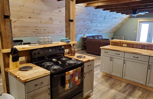 Ryegate Apartment | Charming 1-bedroom, apartment with queen size bed, WiFi, AC in serene Ryegate