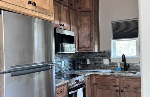 Kerrville House | Charming 1-bedroom bungalow with fire pit and rural views