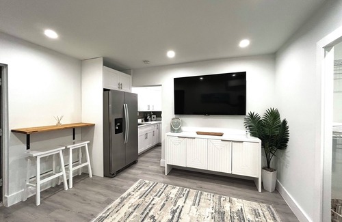 Leisure City House | Charming 1-bedroom house in fabulous Homestead with WiFi, AC