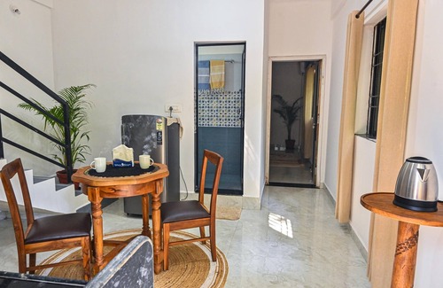 Arambol House | Charming 1-bedroom Private Balcony house with Beautiful Countryside view.