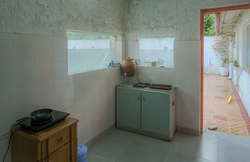 Gomti Nagar Villa | Charming 1-bedroom villa in delightful Lucknow with AC