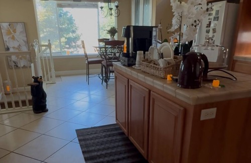 Auburn House | Charming 1-Guest bedroom suite & private bath, Coffee, Teas & WiFi in Auburn.