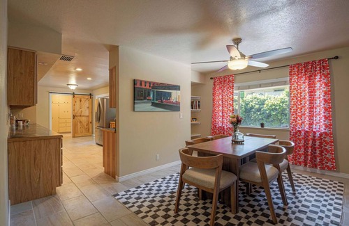 Twin Falls House | Charming 1970s 2-bedroom 2-bathroom pet friendly house in beautiful Twin Falls