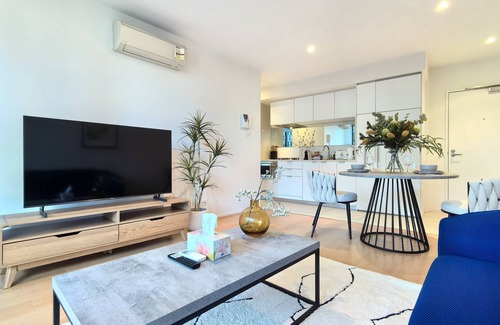 South Wharf Apartment | Charming 1BR Southbank w balcony & free parkingn