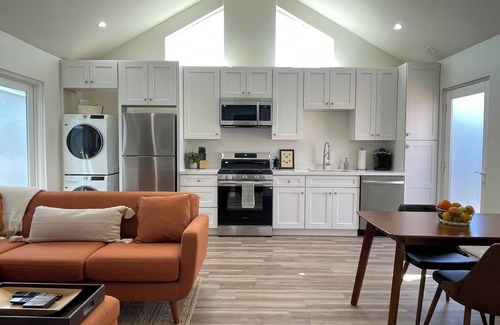 Boyle Heights House | Charming 2 bed/2 bath house near DTLA/Arts District/Pasadena/Dodgers Stadium