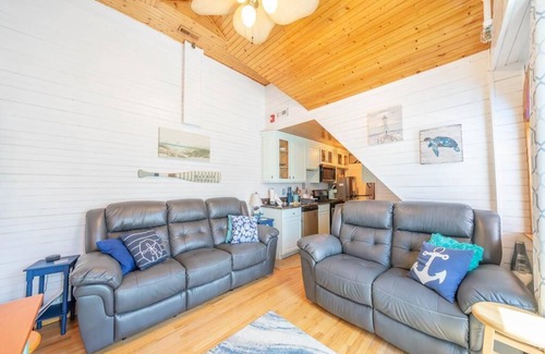 Sea Isle City House | Charming 2 Bedroom, 2 Blocks to Beach & Promanade