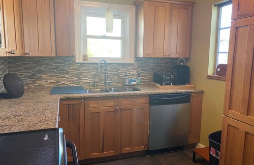 Disston Heights House | Charming 2-bedroom bungalow in serene St. Petersburg with WiFi,