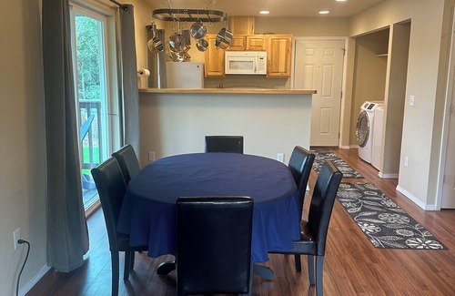 Franklin to the Fort Apartment | Charming 2-bedroom apartment with AC, WiFi in marvelous Missoula