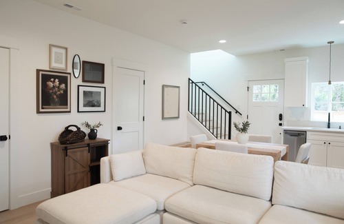 Garden Home-Whitford Apartment | Charming 2-bedroom apartment in fabulous Portland with WiFi